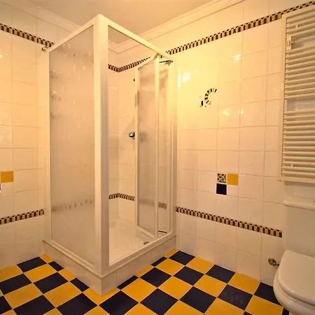 Con Piscina Para 8 Personas Holiday home