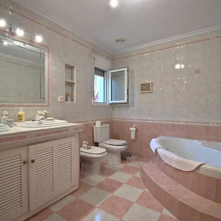 Con Piscina Para 8 Personas *