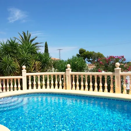 Con Piscina Para 8 Personas Holiday home Denia
