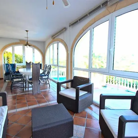 Con Piscina Para 8 Personas Holiday home